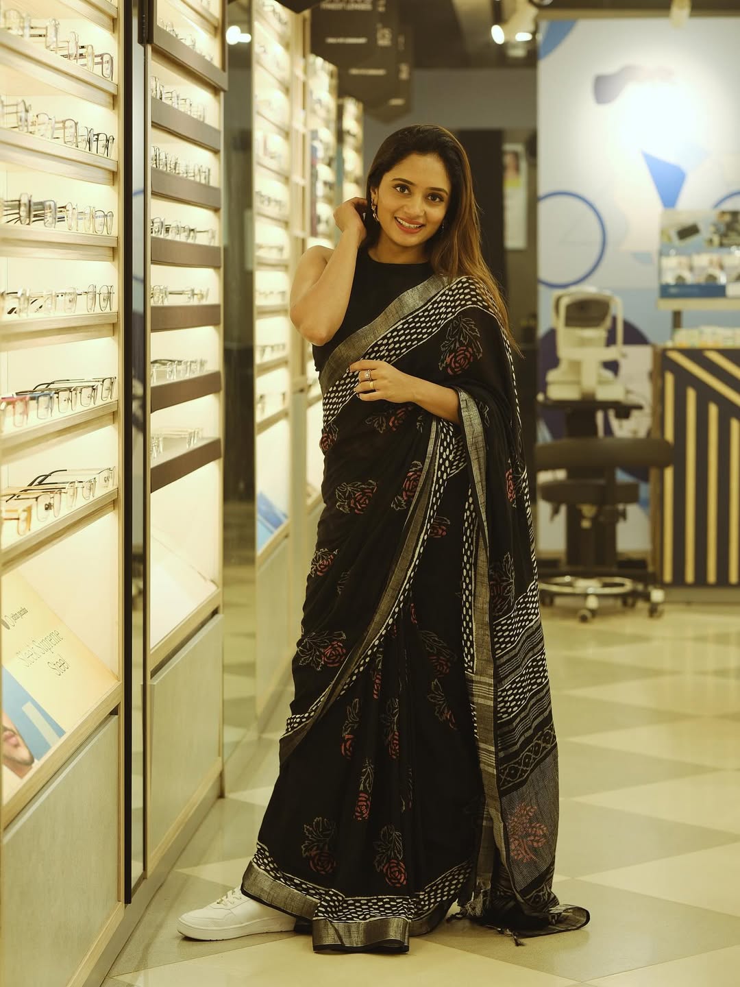 *Black &amp; Grey Lilan Cotton Saree with Bengaluri Silk Blouse Fabric and Fancy Latkan.*