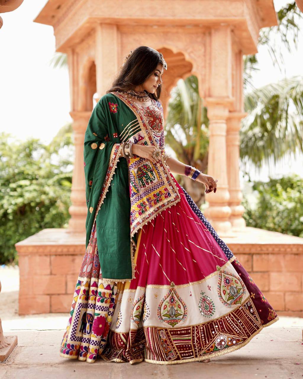women's lehenga choli sets.