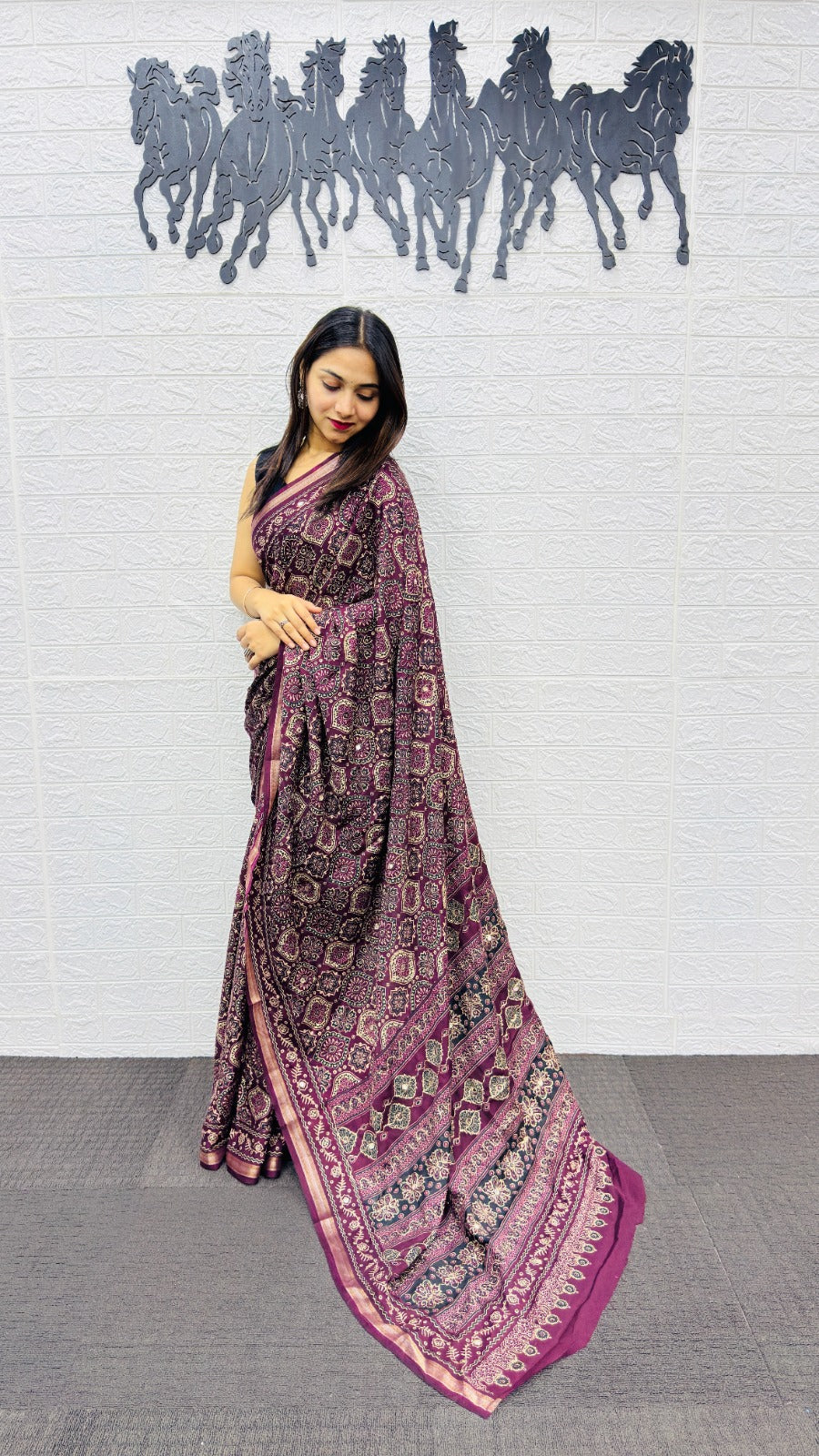 Soft, breathable fabric with eye-catching patterns – a must-have for every saree lover!